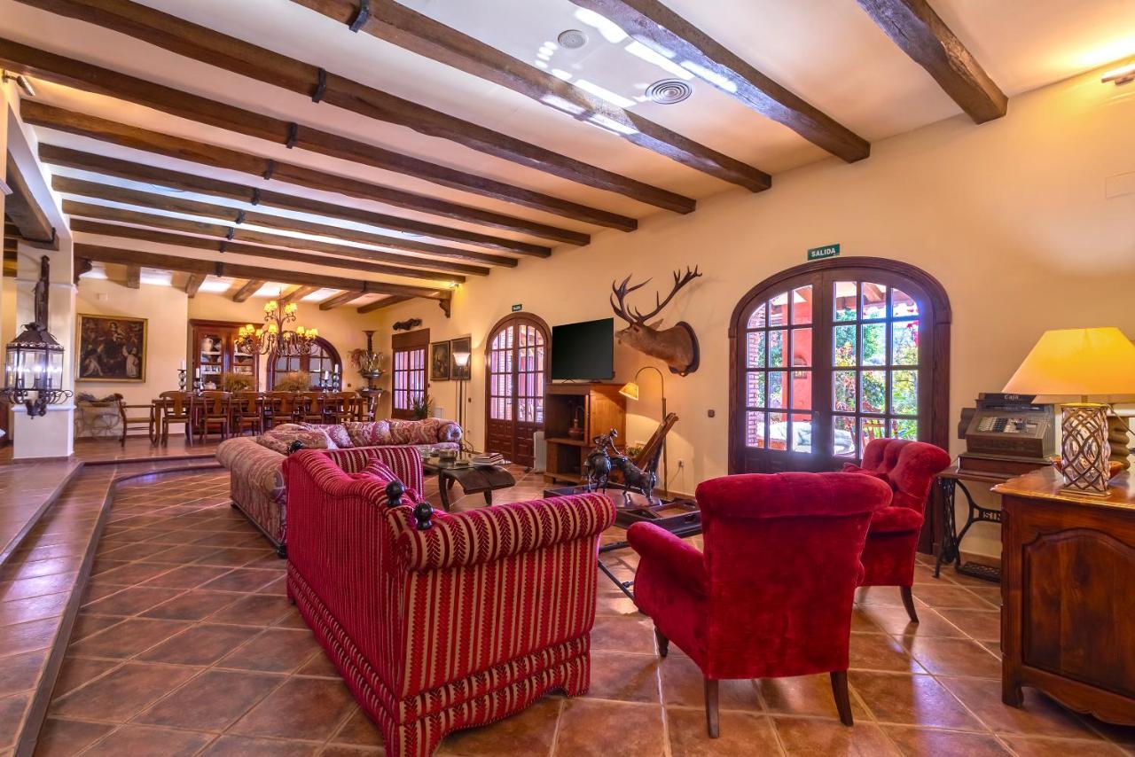 Casa Flores Con Piscina Interior Climatizada Alcaucín Екстериор снимка