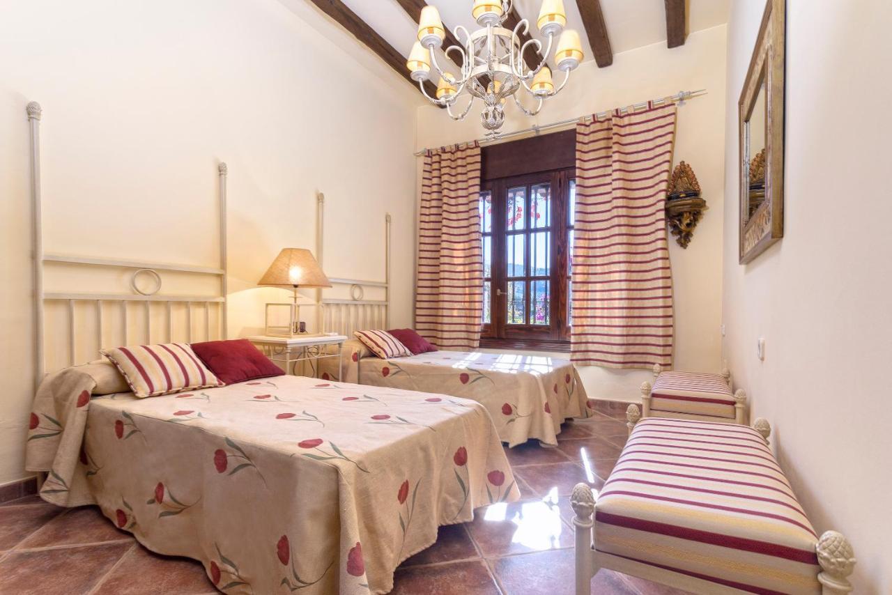Casa Flores Con Piscina Interior Climatizada Alcaucín Екстериор снимка