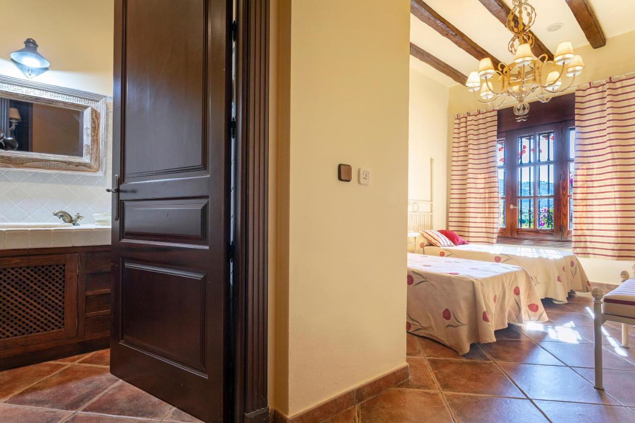 Casa Flores Con Piscina Interior Climatizada Alcaucín Екстериор снимка