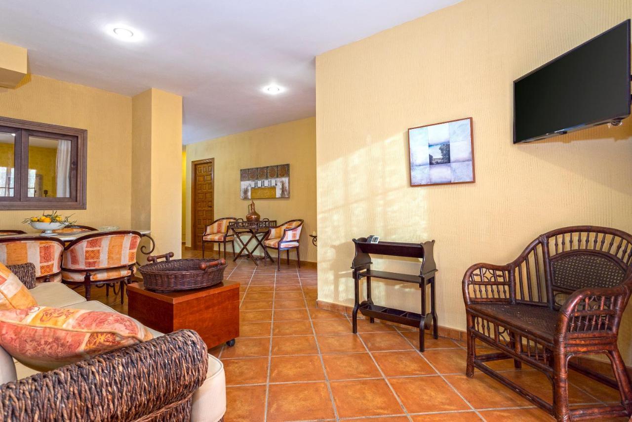 Casa Flores Con Piscina Interior Climatizada Alcaucín Екстериор снимка