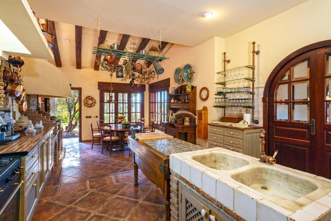 Casa Flores Con Piscina Interior Climatizada Alcaucín Екстериор снимка